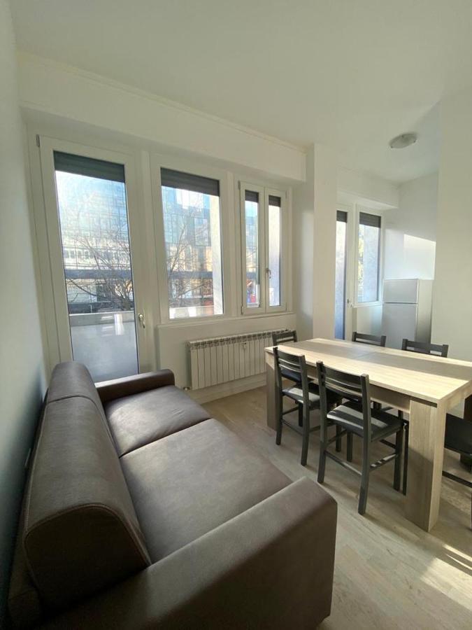 Farolfi Apartments Corso Di Porta Vittoria มิลาน ห้อง รูปภาพ